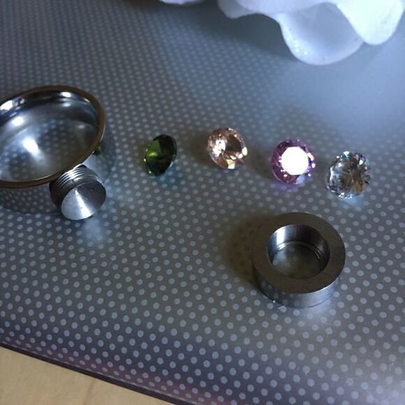 ‎Stainless Multi Crystal Ring - Picture 2 of 3